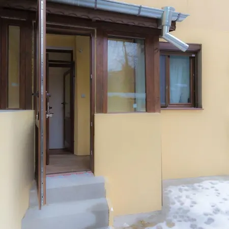Charming With Garden Near Parking And Ndk Apartman Szófia