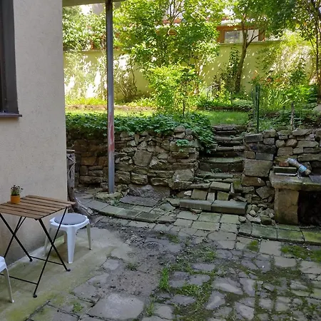 Charming With Garden Near Parking And Ndk Апартаменты