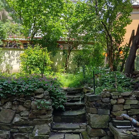 Charming With Garden Near Parking And Ndk Apartmán Sofie