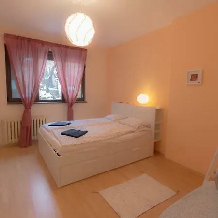 Charming With Garden Near Parking And Ndk