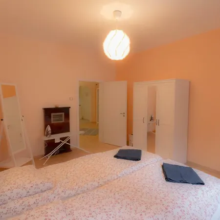 Charming With Garden Near Parking And Ndk