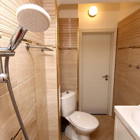 Charming With Garden Near Parking And Ndk Апартамент *