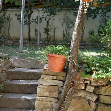 Charming With Garden Near Parking And Ndk