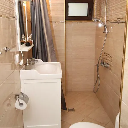 Charming With Garden Near Parking And Ndk София