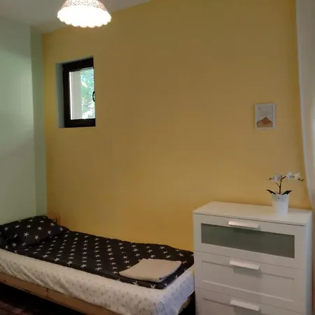 Charming With Garden Near Parking And Ndk Apartment *