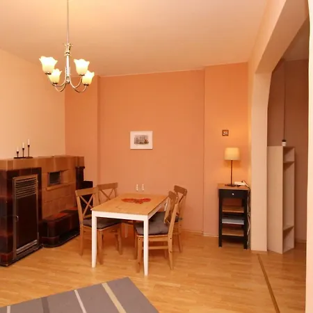 Charming With Garden Near Parking And Ndk Apartment